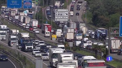 El col·lapse de l'AP-7 obliga a repensar el trànsit a les autopistes El col·lapse de l'AP-7 obliga a repensar el trànsit a les autopistes