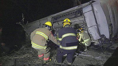 Al menos 18 muertos al caer un autobús por un barranco en el estado mexicano de Nayarit