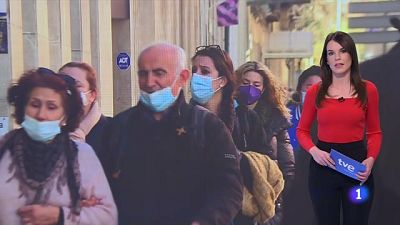 El Govern acaba amb l'obligació de la mascareta als patis El Govern acaba amb l'obligació de la mascareta als patis