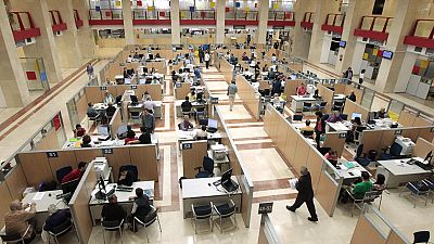Las administraciones públicas tenían 2.519.280 empleados en el segundo semestre de 2015, 25.524 menos que un año antes