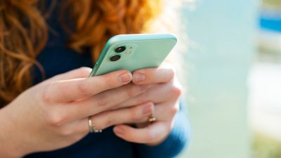 Casi el 22% de las mujeres que quedó con un hombre a través de una aplicación asegura haber sido violada