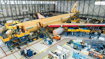 Airbus amplía su planta en Sevilla para reconvertir aviones civiles para usos militares por la alta demanda mundial
