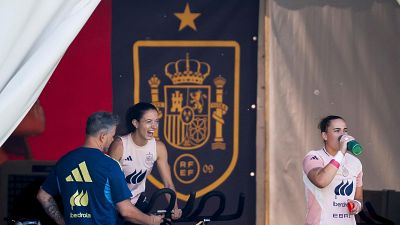 Aitana y Cata Coll entrenan por separado pensando en el debut de España en la Eurocopa femenina