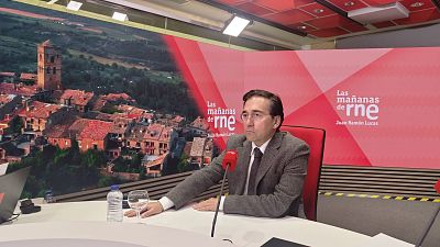 Albares ve "esperanza" en la tregua pero advierte que la paz está "lejos" y pide que cese también el fuego en Líbano