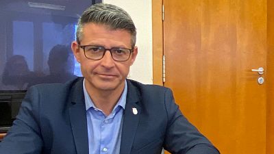 El alcalde de Almussafes dimite de sus cargos en el PSOE tras ser denunciado por acoso sexual, pero seguirá como regidor