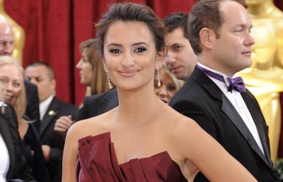 Algo deslucida por la lluvia, la alfombra roja de los Oscar volvió a ser una enorme pasarela de moda | Ver Algo deslucida por la lluvia, la alfombra roja de los Oscar volvió a ser una enorme pasarela de moda | Ver