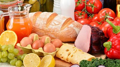 ¿En qué alimentos encontramos cada grupo de vitaminas y qué funciones tienen en nuestro organismo?