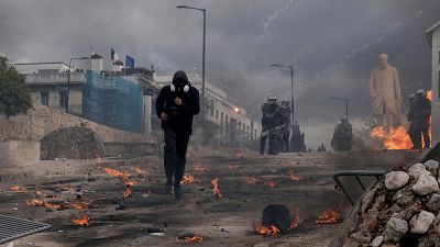 Disturbios en Atenas en la protesta por el aniversario del accidente ferroviario con 57 víctimas: "Queremos justicia"