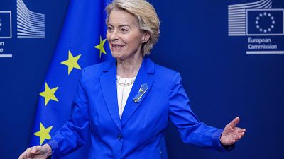 La UE pausa también sus contramedidas arancelarias durante 90 días "para dar una oportunidad a la negociación"