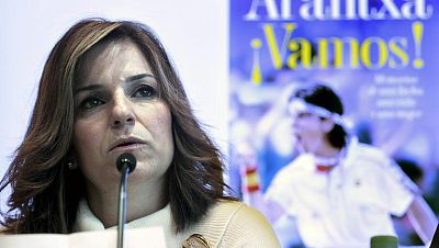 La ex tenista Arantxa Sánchez Vicario, actual capitana del equipo español de Copa Federación, ha presentado su biografía '¡Vamos!', en la que critica duramente a sus padres. La ex tenista Arantxa Sánchez Vicario, actual capitana del equipo español de Copa Federación, ha presentado su biografía '¡Vamos!', en la que critica duramente a sus padres.