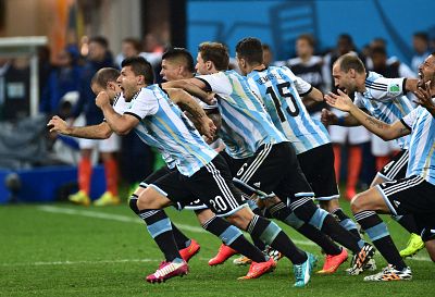 Argentina gana en los penaltis a Holanda la semifinal del miedo