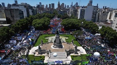 Argentina vive su primera huelga general desde 2019 con una manifestación multitudinaria en Buenos Aires