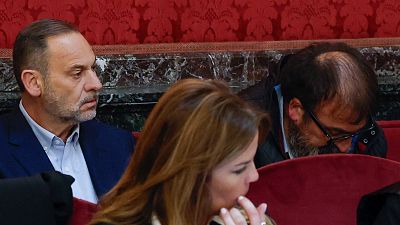 José Luis Ábalos y el que fuera su asesor ministerial, Koldo García, han sido trasladados este martes desde la cárcel de Soto del Real hasta el Tribunal Supremo, donde ha comenzado el juicio contra la presunta trama corrupta relacionada con la compra de mascarillas.