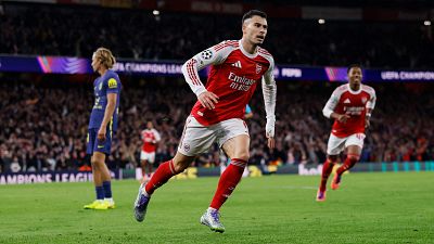 El Arsenal derriba al Atlético con cuatro goles en apenas un cuarto de hora