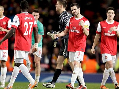 El Arsenal se impone (2-1) al FC Barcelona en partido de ida de los octavos de final de la Champions League. Villa adelantó a los azulgranas, Van Persie y Arshavin remontaron para los 'gunners'