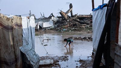 Ascienden a 12 los muertos por el frío y las lluvias causadas por una tormenta polar en Gaza
