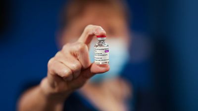 AstraZeneca y Oxford piden a la UE que evalúe su vacuna, que podría recibir el visto bueno el 29 de enero