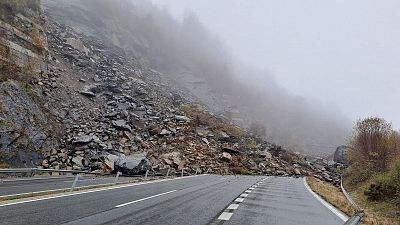 La AP-66, principal vía de acceso a la meseta desde Asturias, continúa cortada a la espera de la construcción del baipás