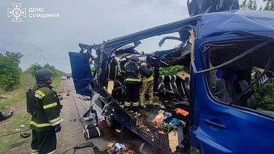 Un ataque ruso a un autobús con civiles deja al menos nueve muertos en Sumy