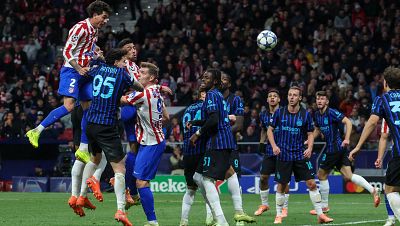 Un cabezazo de Giménez en el 93' da la victoria al Atlético de Madrid ante el Inter en un partidazo de pura Champions