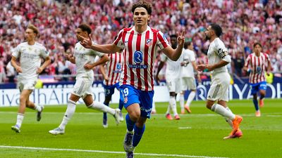 'La Araña' desnivela un frenético derbi para el Atlético y frena la racha del Real Madrid con goleada