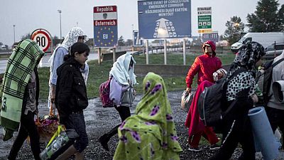 Austria y Alemania abren sus fronteras a más de 10.000 refugiados procedentes de Hungría