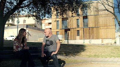 Planeta R - L'ecoinfluencer Olivia Mandle, habitatges amb contenidors i la biblioteca de les coses - Veure ara Planeta R - L'ecoinfluencer Olivia Mandle, habitatges amb contenidors i la biblioteca de les coses - Veure ara