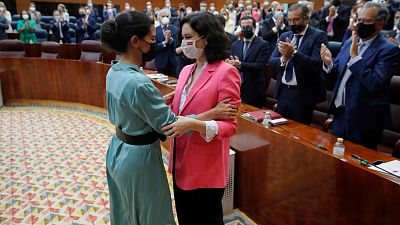 Ayuso es investida gracias a Vox y avisa a Sánchez: "Lo que empieza hoy es el fin del sanchismo en España"