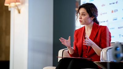 Ayuso llevará al Constitucional el reparto de los menores migrantes pactado por el Gobierno con Junts