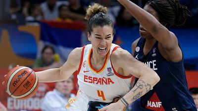 La exjugadora de baloncesto Laura Nicholls se pasa al balonmano