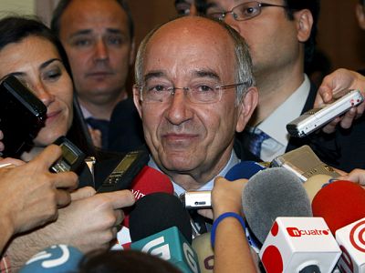 El Gobernador del Banco de España considera muy positiva la decisión de adelantar la reducción del déficit | Ver