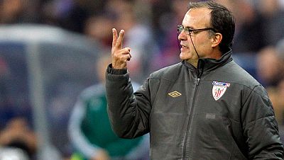 El entrenador del FC Barcelona, Pep Guardiola, se ha deshecho en  elogios hacia su entrenador rival de este domingo, Marcelo Bielsa, al  que considera "distinto a todos los entrenadores del mundo".