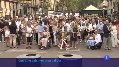 Barcelona commemora el cinquè aniversari del 17A