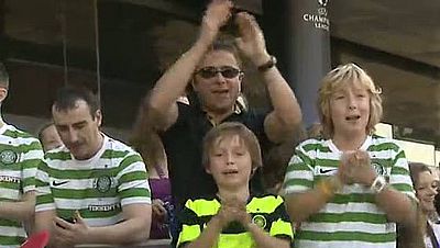 Casi 5.000 escoceses se pasean ya por Barcelona, y no pasan desapercibidos. Les delatan sus camisetas verdiblancas, sus kilts, y su amplio repertorio de canciones. Aunque no esconden sus simpatias por el Barça: "Es el mejor equipo de europa, después