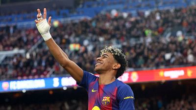 Lamine Yamal logra su primer hat-trick para que el Barcelona tumbe 4-1 al Villarreal y siga líder de la Liga