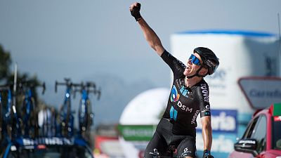 Vuelta a España | Bardet triunfa en Pico Villuercas y Eiking salva el liderato Vuelta a España | Bardet triunfa en Pico Villuercas y Eiking salva el liderato