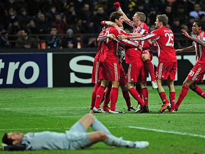 El Bayern de Múnich se impuso en el penúltimo minuto de partido al Inter de Milán y ha tomado ventaja en la eliminatoria de octavos de final de la Champions. Por su parte, Manchester United y Olympique de Marsella empataron sin goles en un insípido c