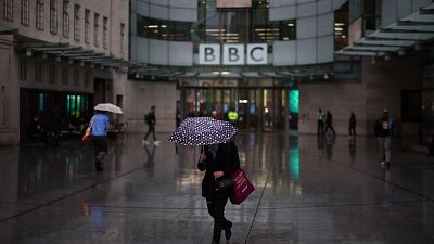 La BBC pide perdón a Trump por la edición de su vídeo pero se niega a pagarle una indemnización
