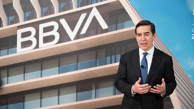 BBVA fracasa en su opa al Sabadell: Torres rechaza dimitir y Oliu agradece el apoyo de los accionistas - Telediario 1 | Ver