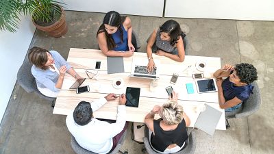 El 80% de los becarios acaban siendo contratados en sectores como el de la tecnología o la logística