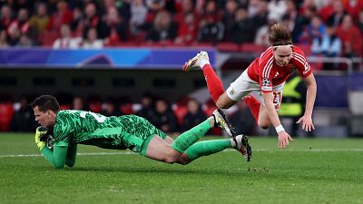 Szczesny se redime en Lisboa y sigue con su racha de talismán del Barça