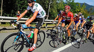 El italiano Daniele Bennati (Leopard) se apuntó al esprint la vigésima etapa de la Vuelta disputada entre Bilbao y Vitoria, de 185 kilómetros, en la que Juan José Cobo (Geox) conservó el maillot rojo a falta de la etapa final en Madrid, pero sin cant