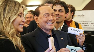 Berlusconi, ingresado con coronavirus, se encuentra en una fase "delicada"