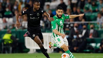 El Eintracht toma el Villamarín y complica la vida al Betis