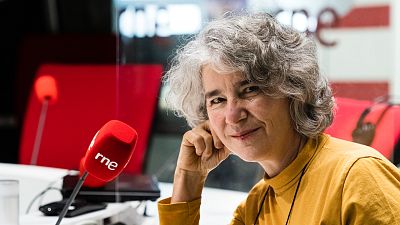 100 programas explorando la Biblioteca Nacional con Ángela Núñez