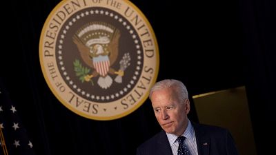 Biden amplía la prohibición de inversiones estadounidenses en empresas chinas