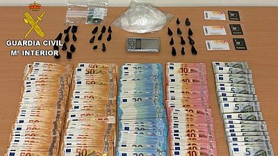 Efectos incautados durante una operación de la Guardia Civil en la localidad de A Estrada, Pontevedra