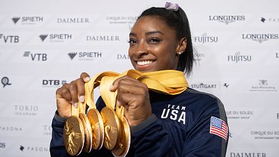 Simone Biles cierra el Mundial con cinco oros