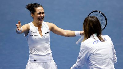 Italia doblega a una combativa Francia en la Copa Billie Jean King (2-1)