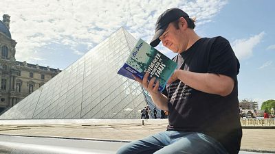 Blue Jeans encuentra 'Una influencer muerta en París'